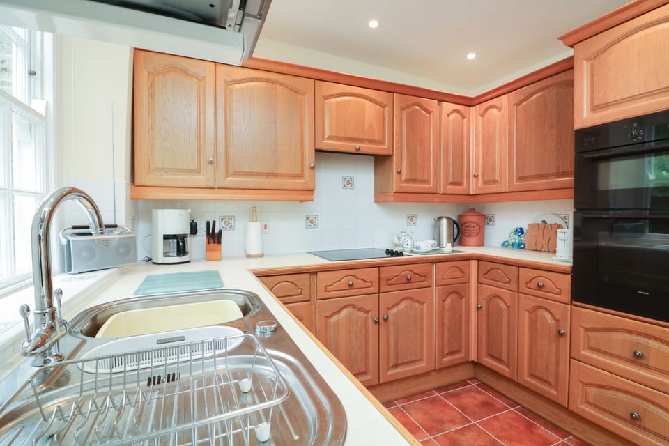 Fridge, dishwasher, electric kettle, toaster