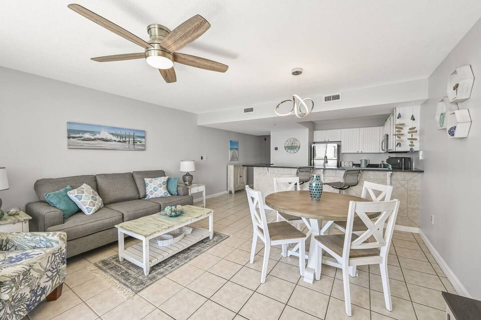 Living/Dining Area