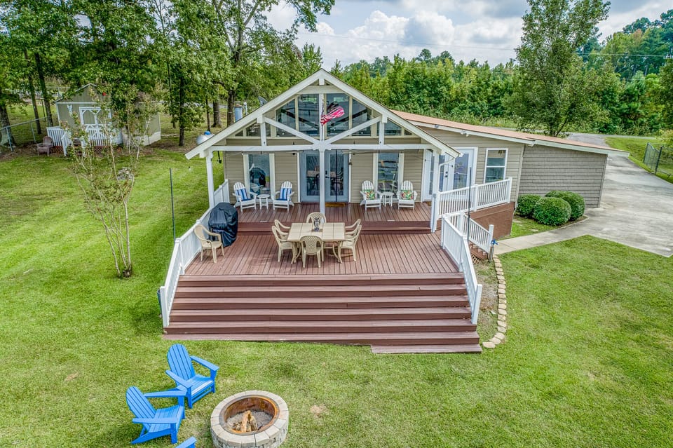 Plenty of seating and shade for outdoor living