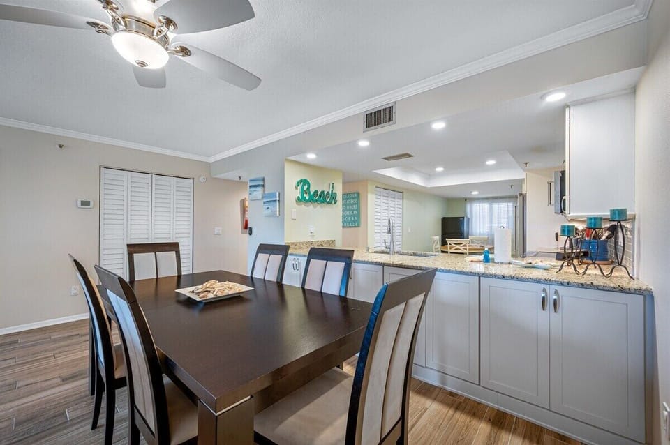 Dining table with easy access to the kitchen