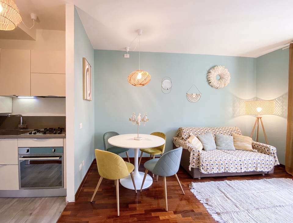 Deluxe Apartment | Private kitchen | Full-size fridge, oven, stovetop, dishwasher