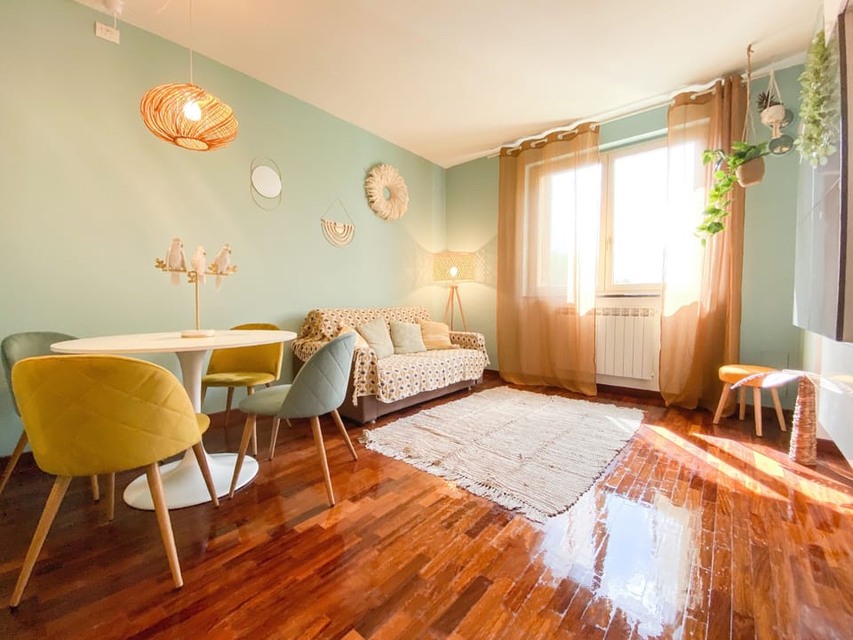 Deluxe Apartment | Living area | 40-inch LCD TV with digital channels, Netflix, streaming services