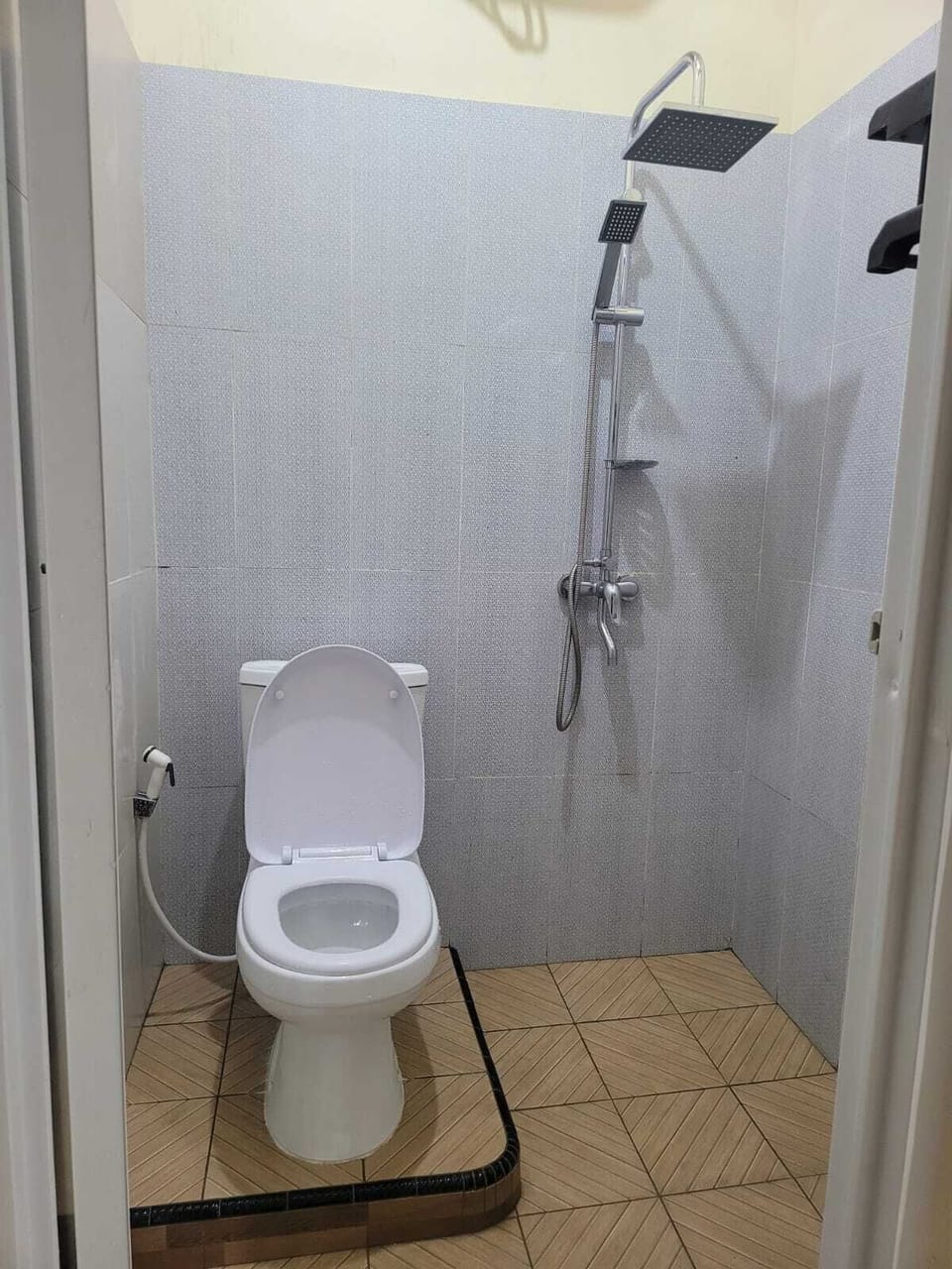 Shower, rainfall showerhead, towels