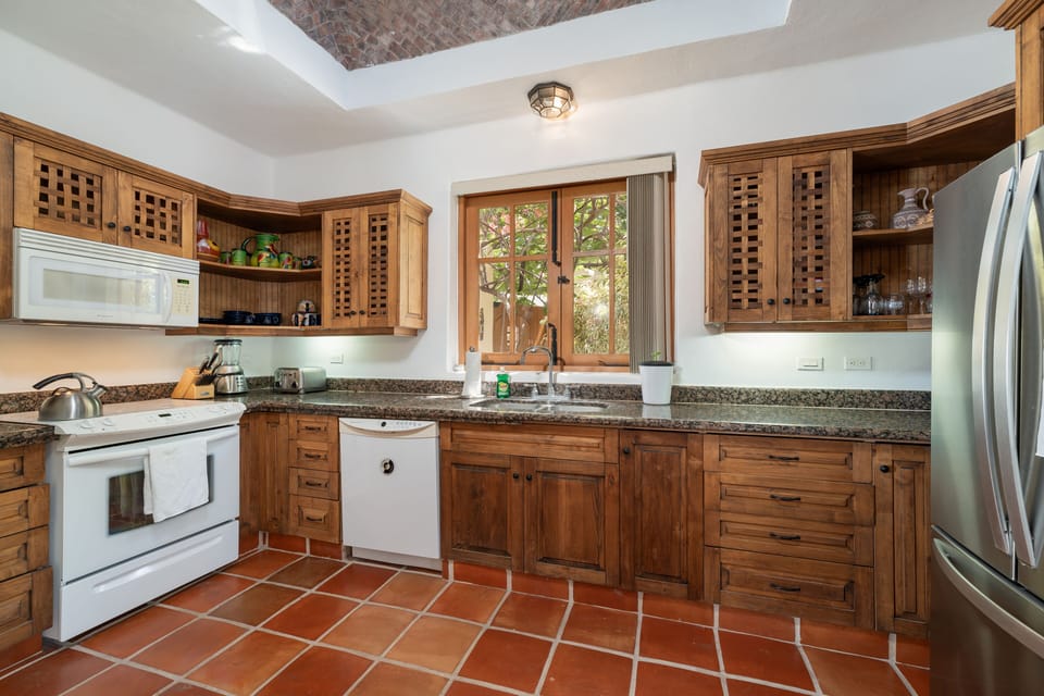 Fully equipped, dishwasher, coffee maker, stove, Refrigerator, Microwave