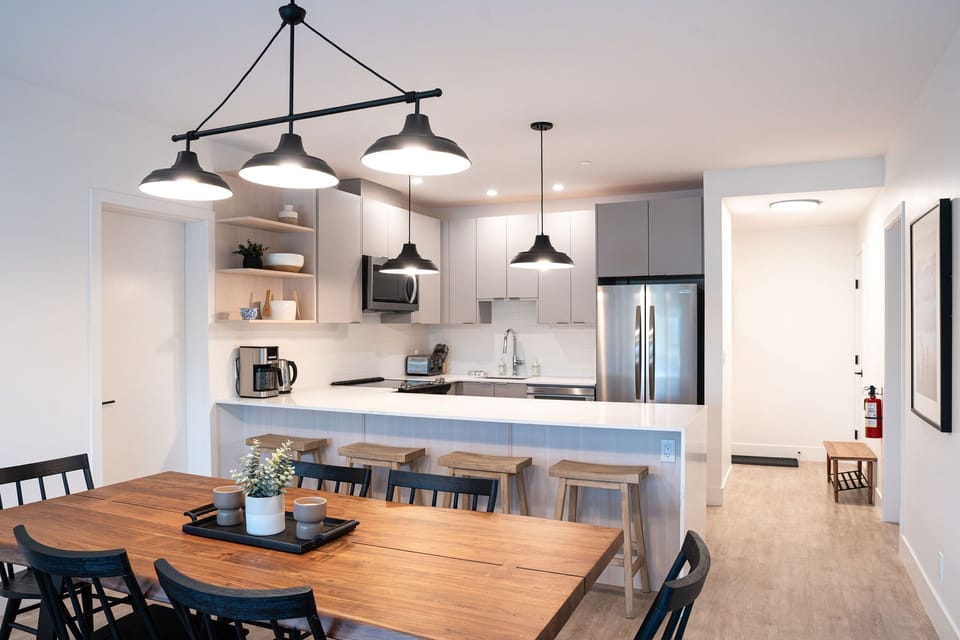 Condo | Living area | 40-inch flat-screen TV with digital channels