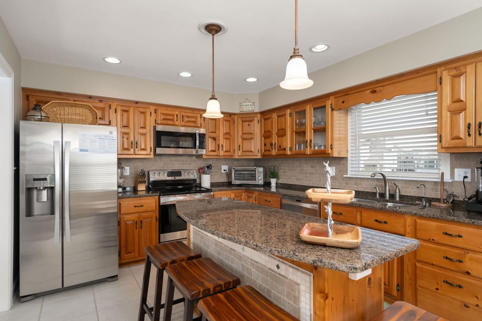 ONHC11D: Sunwatch | Kitchen Area- Island Seating for 4