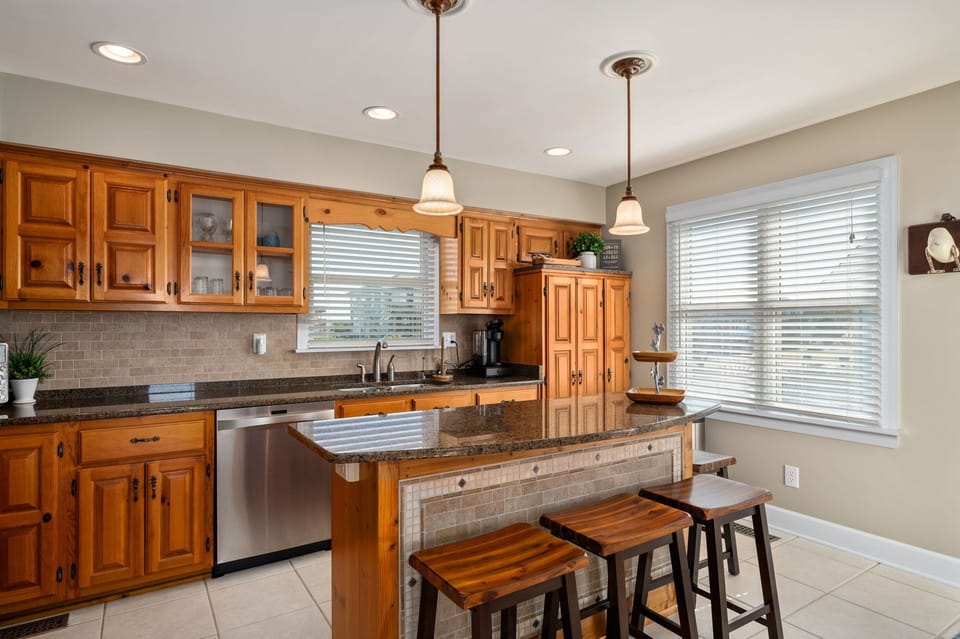 ONHC11D: Sunwatch | Kitchen Area- Island Seating for 4