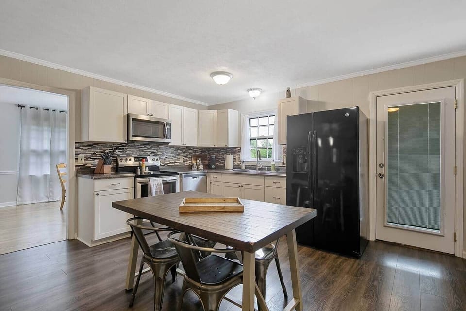 Well equipped kitchen. 