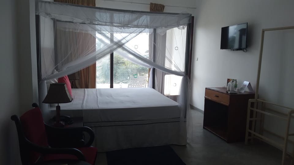 Deluxe Double Room, 1 Queen Bed, Beach View | Individually furnished, desk, laptop workspace, free WiFi