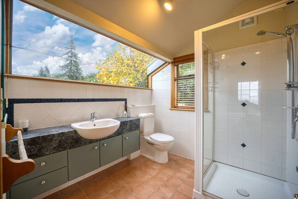 Second floor - Bedroom 6 - en suite