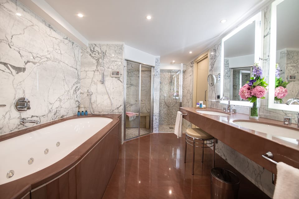 Grand Suite | Jetted tub