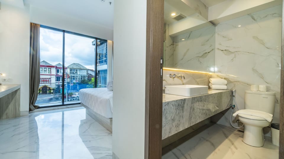 Deluxe Room, Non Smoking | Bathroom