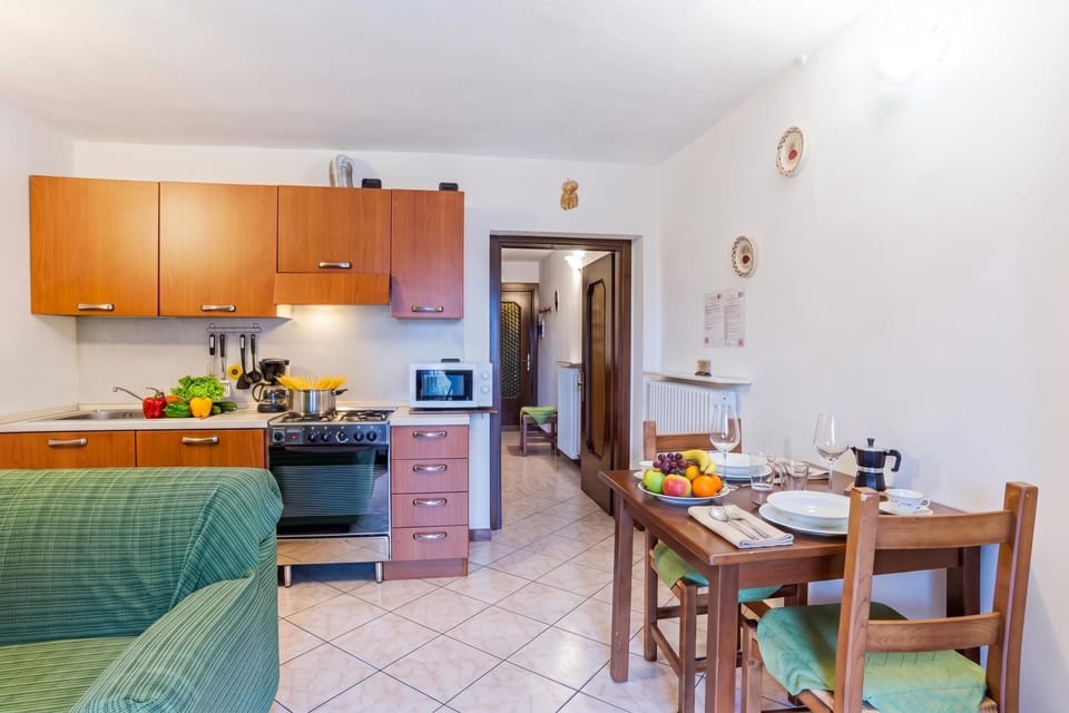 Honeymoon Apartment, Multiple Bedrooms, Mountainside (CO.RI. Appartamenti Dependance) | Private kitchen