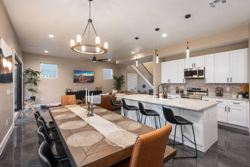 Dining/Kitchen (seating for 14)
