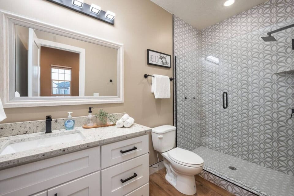 King #2 Bathroom