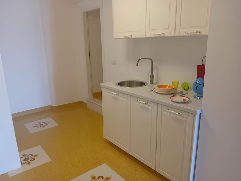 Comfort Apartment | Private kitchen | Full-size fridge, stovetop, cookware/dishes/utensils