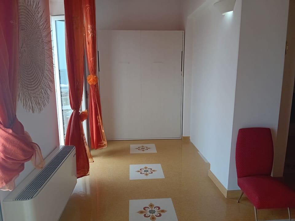 Comfort Apartment | Living area | Fireplace