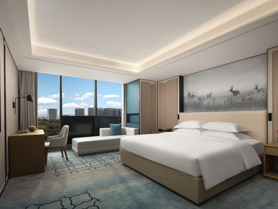 Superior Suite, 1 King Bed, Club Lounge Access