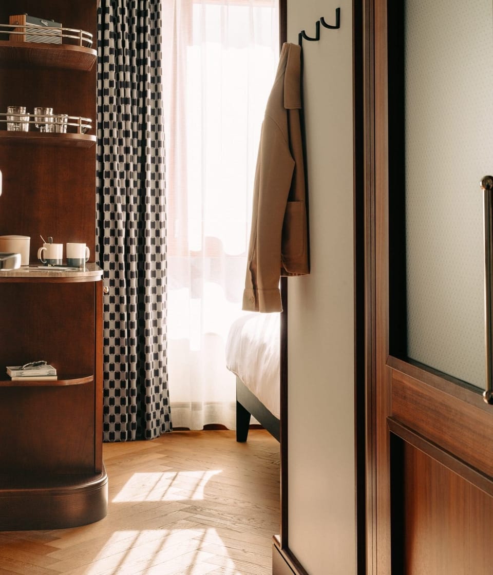 Shoebox | In-room safe, blackout drapes, iron/ironing board, free WiFi