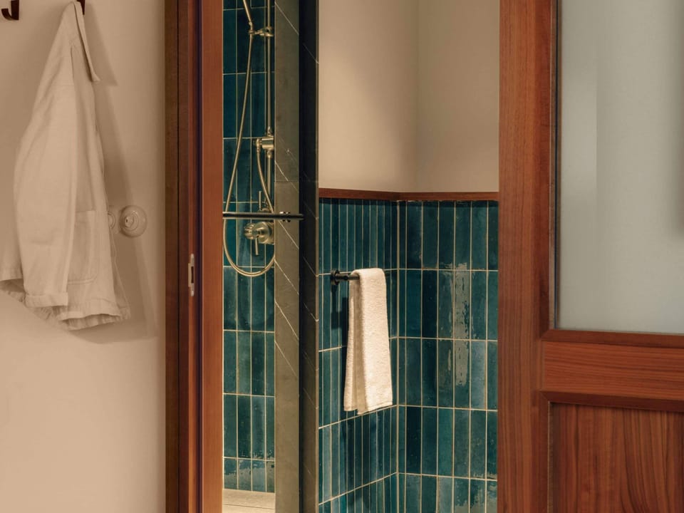 Shoebox | In-room safe, blackout drapes, iron/ironing board, free WiFi