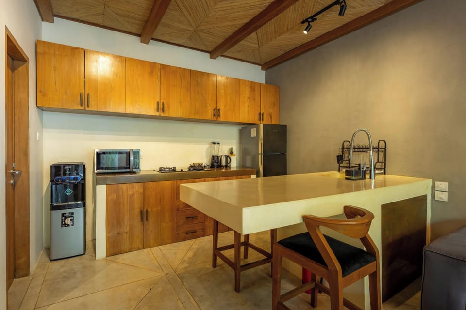 Classic Villa | Private kitchen | Fridge, stovetop, electric kettle, toaster