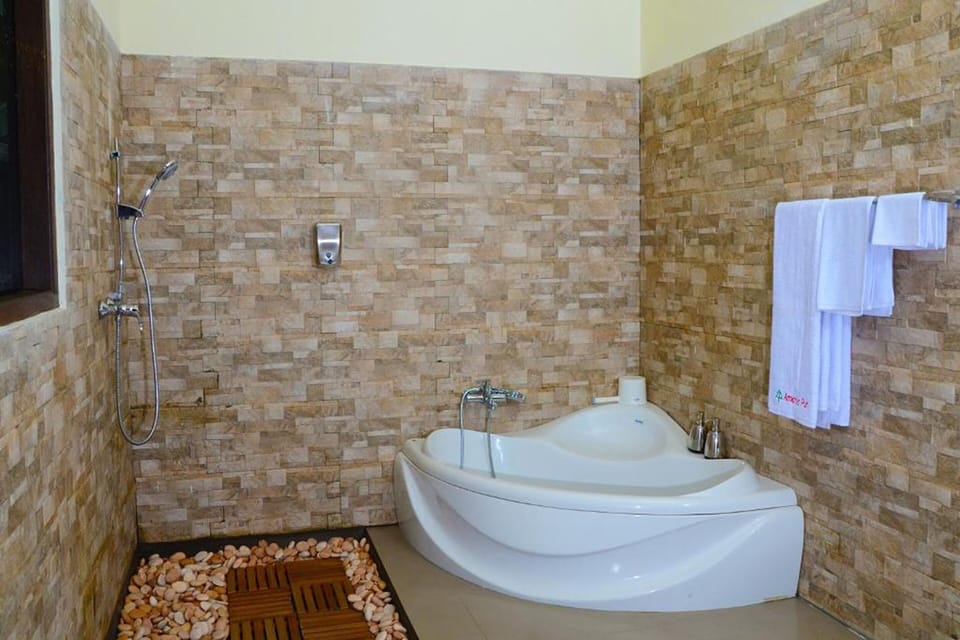 Deluxe Triple Room, 2 Bedrooms | Bathroom | Free toiletries, bidet, towels, soap