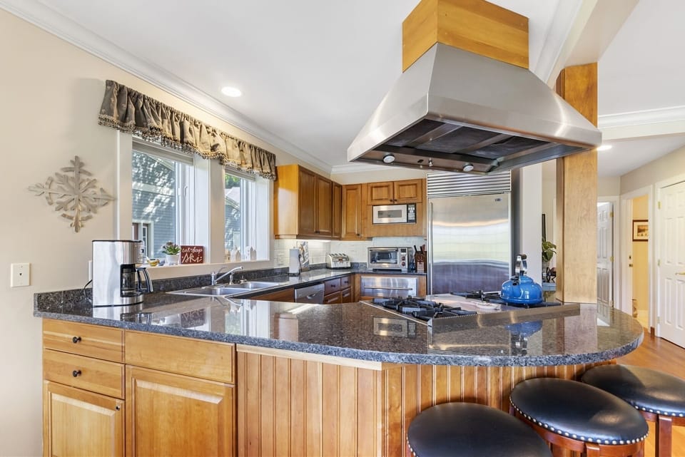 Kitchen with TONS of counterspace!