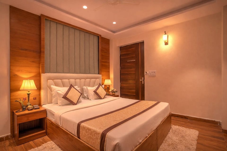 Executive Suite | Premium bedding, down comforters, minibar, in-room safe