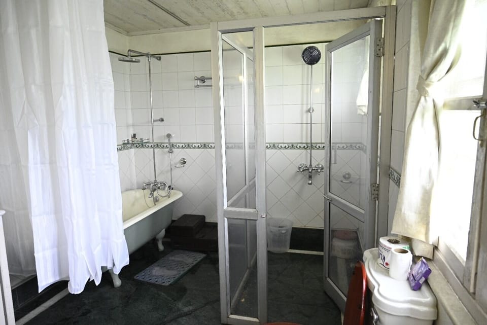 Exclusive Double Room, 1 King Bed, Garden View, Mountainside | Bathroom | Deep soaking tub, rainfall showerhead, free toiletries, hair dryer