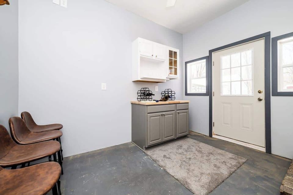 Four Seasons room located just off of the breakfast bar. Doorway out to the back yard.