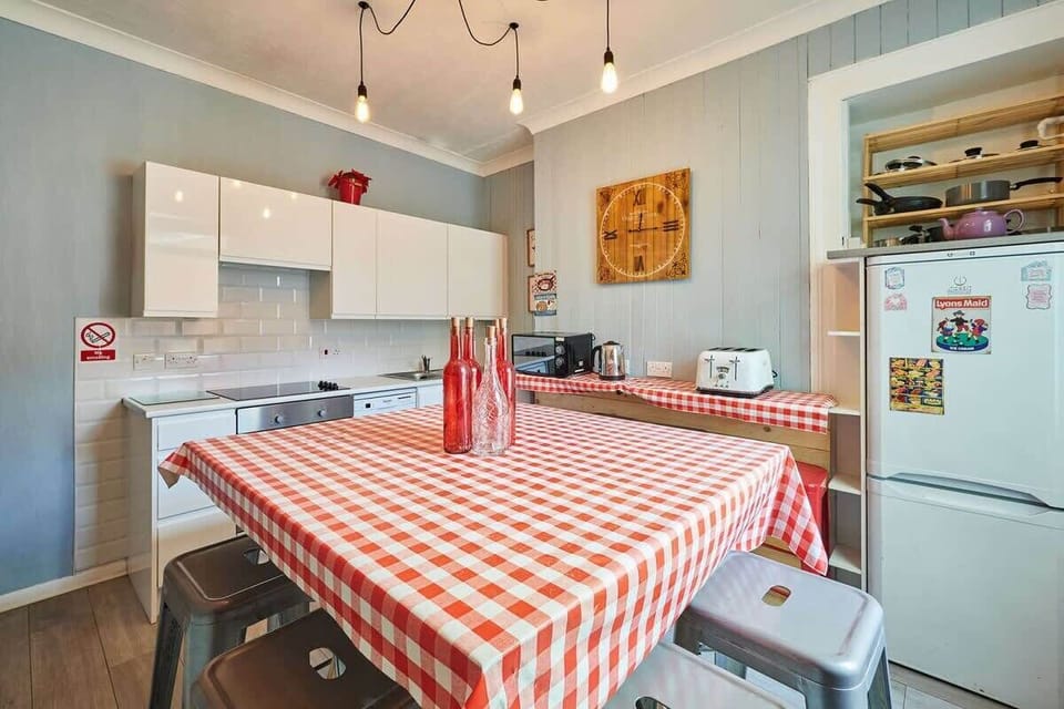 George House, Whitby - Host & Stay