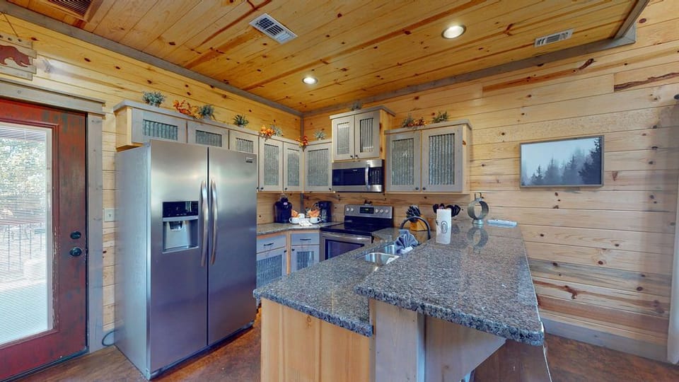 5-Rufus Roost-Kitchen(2)[1][1]