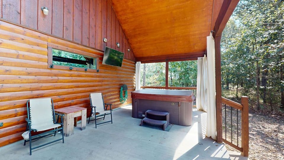Rufus Roost-Porch