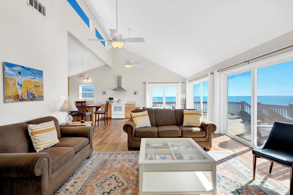 Open-living concept with floor to ceiling views of the Gulf