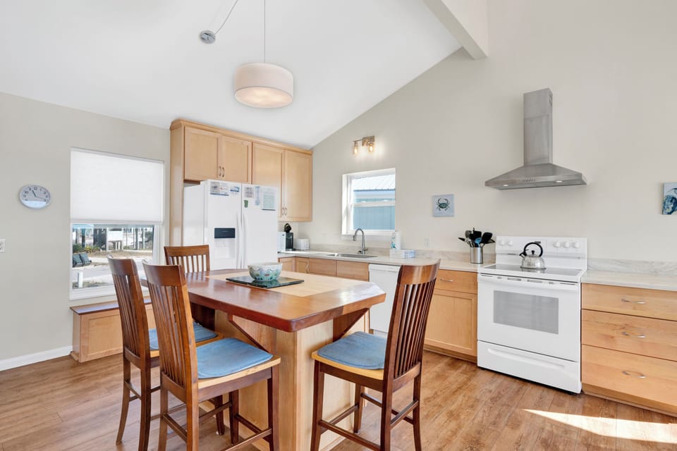A fully equipped kitchen for all of your cooking needs