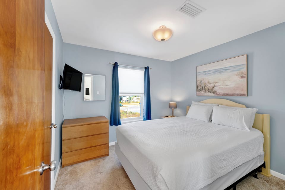 Bedroom 3 has a TV and Queen bed - sleeps 2