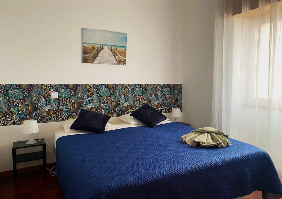 Double Room for Couples | Soundproofing, free WiFi, bed sheets