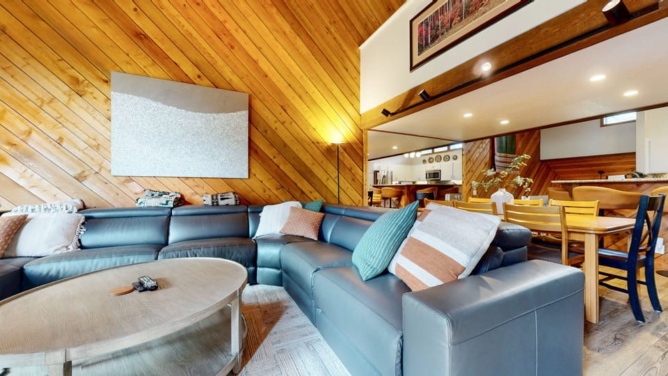 Condo, 3 Bedrooms | Living area | Smart TV, streaming services