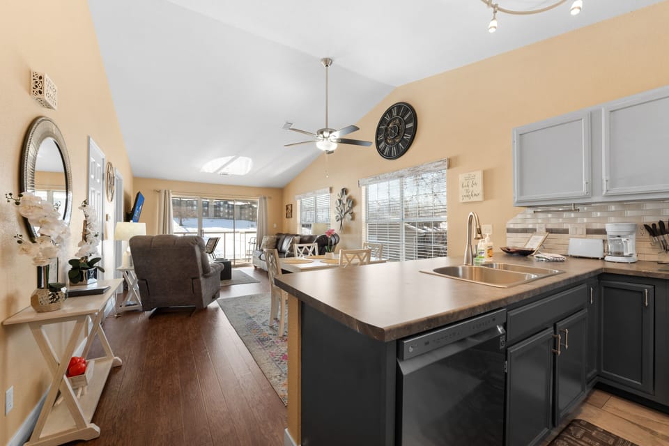Condo, 2 Bedrooms | Private kitchen | Fridge, oven, coffee/tea maker, toaster