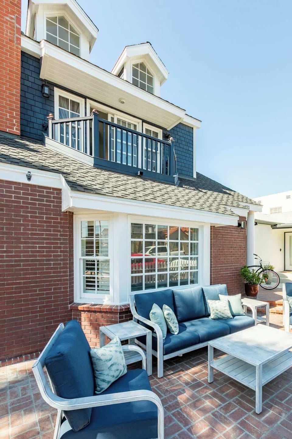 Bright and inviting outdoor lounge with comfortable seating - ideal for relaxing, socializing, and enjoying the fresh air.