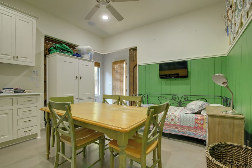 House (6 Bedrooms) | Interior