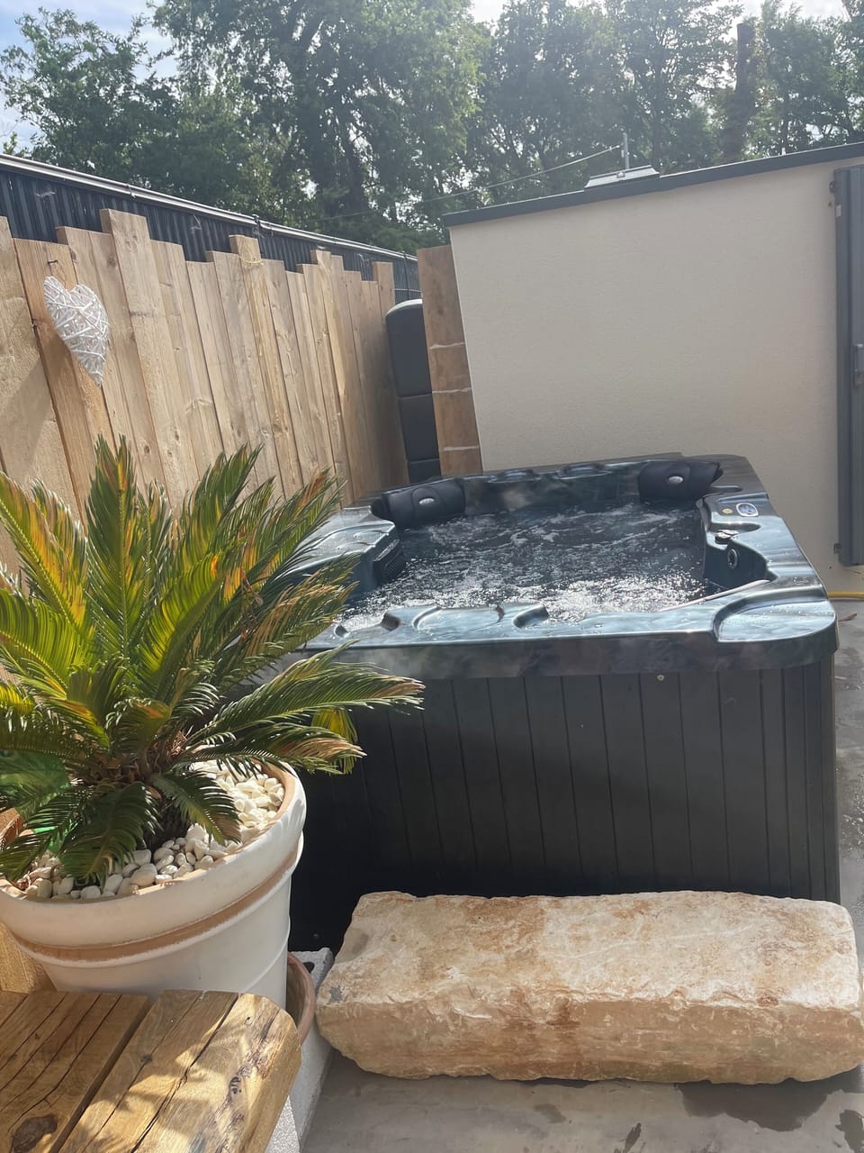 Outdoor spa tub