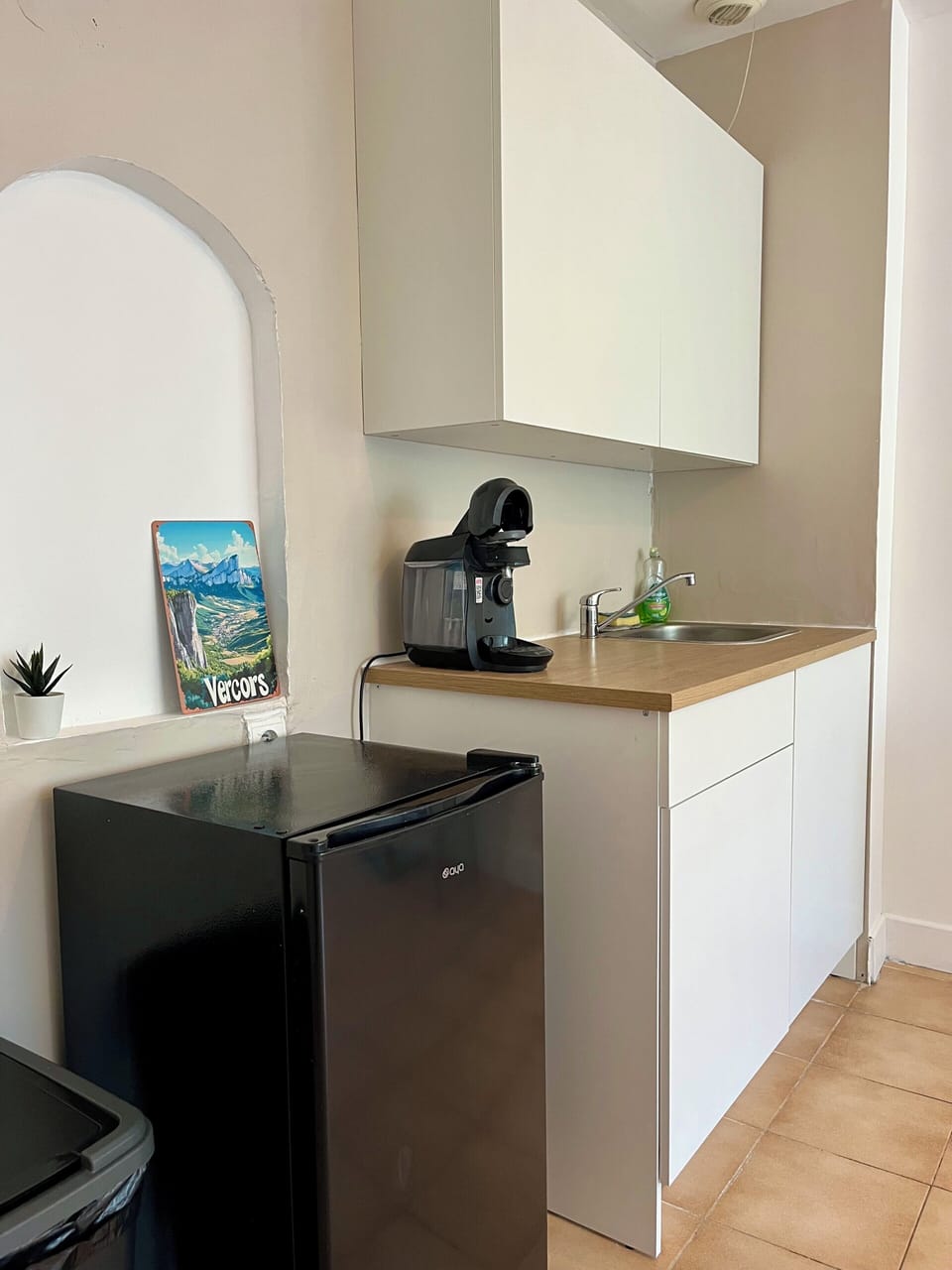 T1 2 personnes | Private kitchen | Full-size fridge, microwave, oven, stovetop