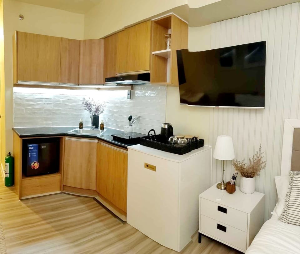 Apartment | Private kitchen | Fridge, microwave, stovetop, electric kettle