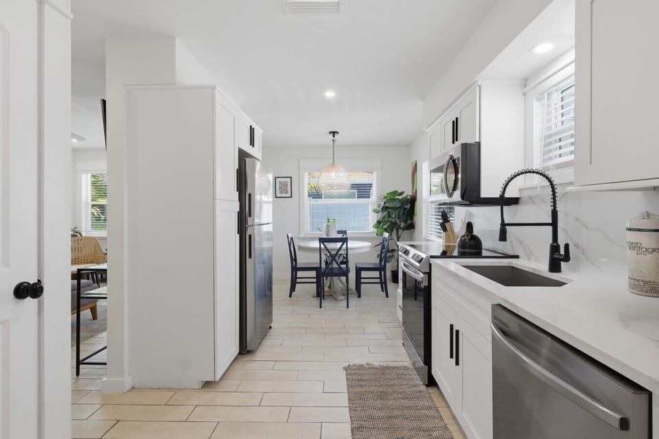 kitchen/dining area