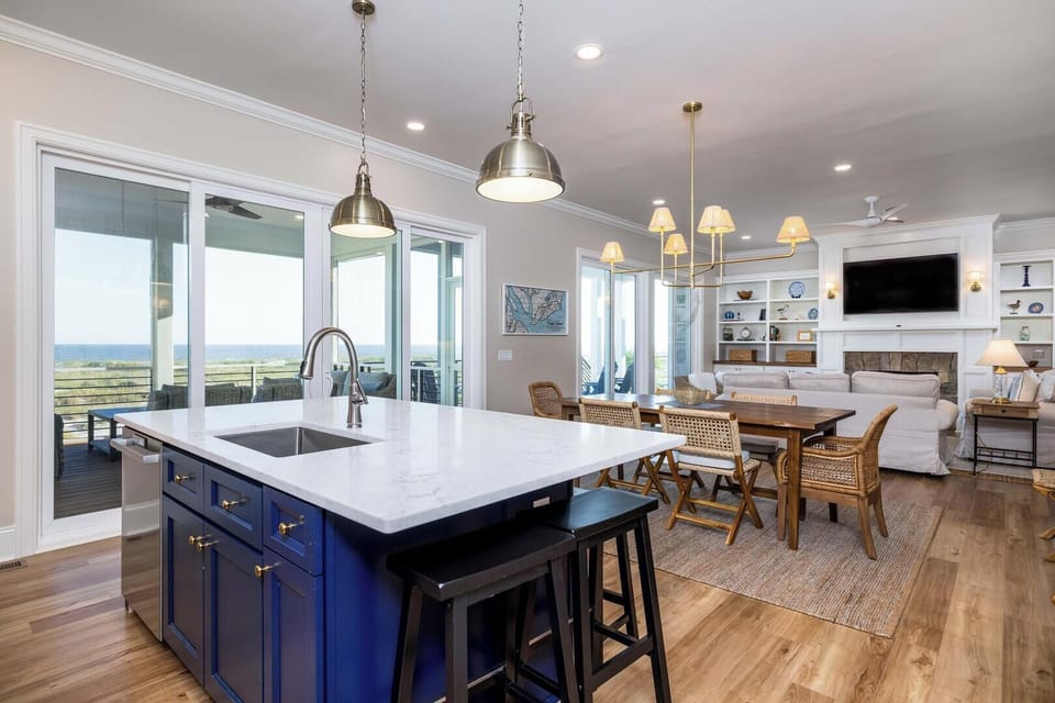 House, Multiple Beds, Patio, Beach View (711 Yellow Perch Rd) | Interior