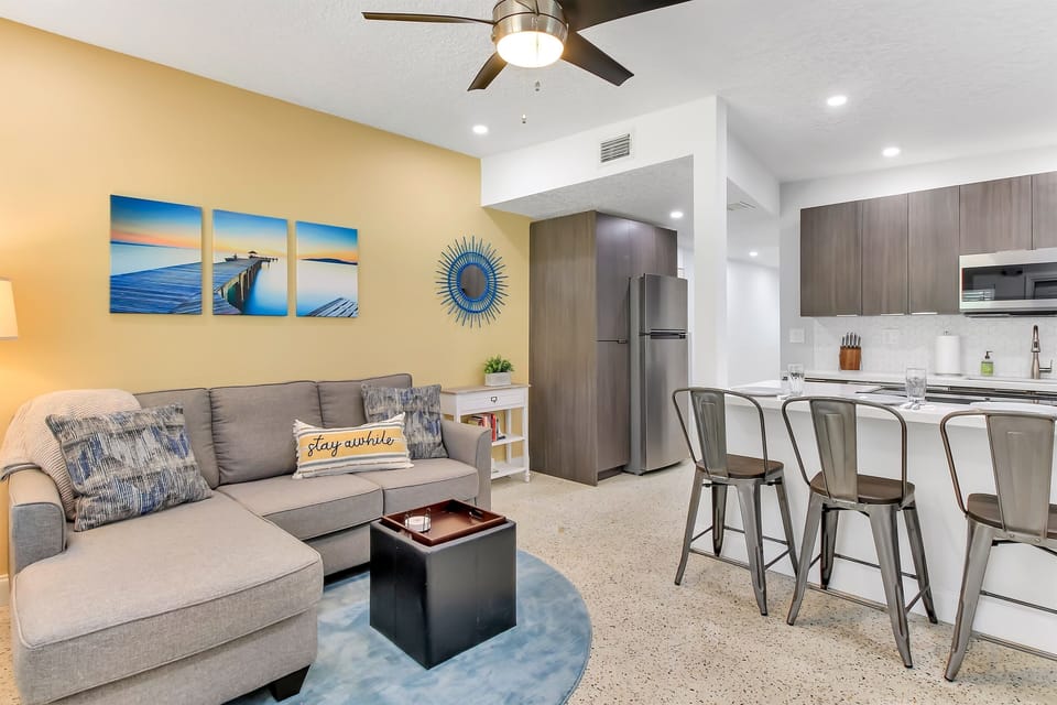 Renovated! All new kitchen, bath, lighting, furniture and tropical beach vibe