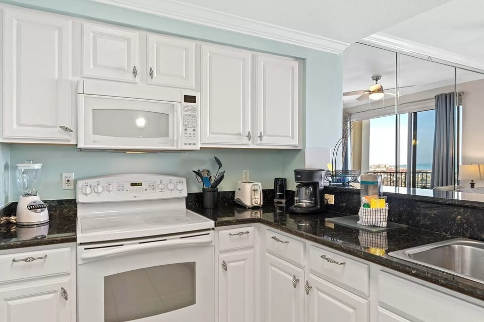 Full kitchen