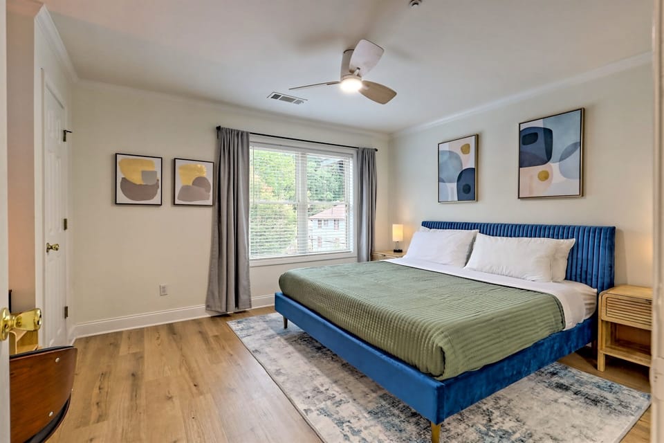 King-size bedroom with an en-suite bathroom located on the third floor