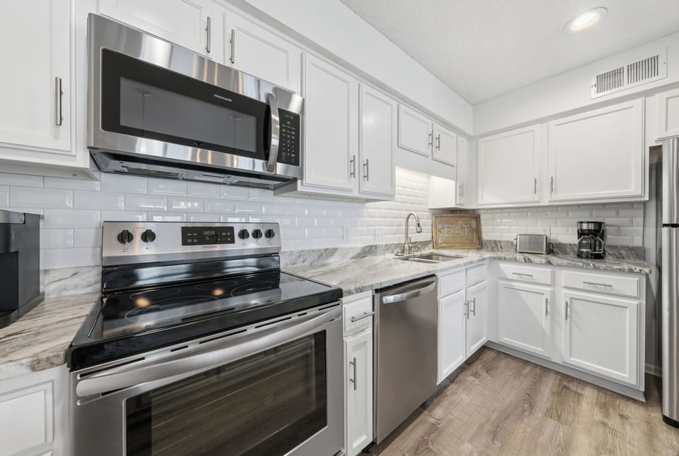 Full kitchen